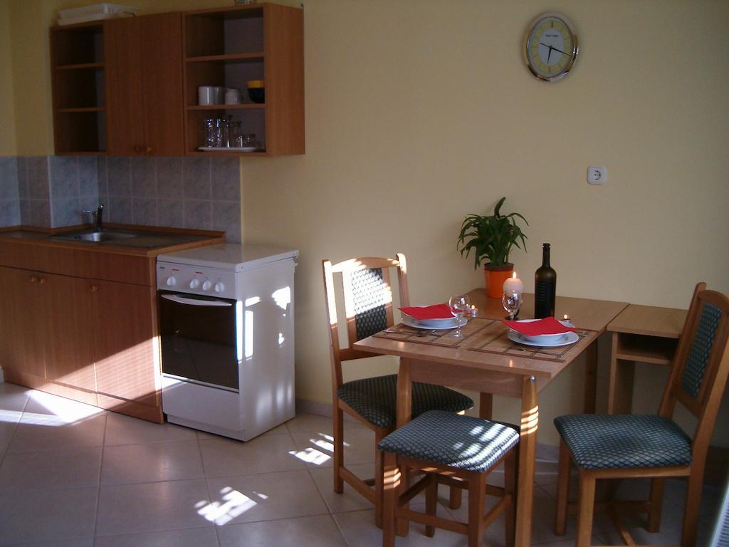 Madach Apartman Heviz Room photo